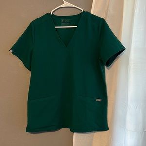 Figs Casma 3 Pocket Hunter Green Medium Top